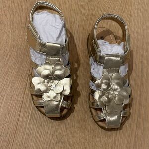NWT Dream Pairs Girls Gold Sandals with Floral Design size 12